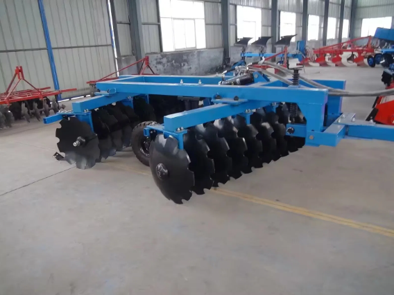 Grapa de discs compensada amb tractor gran